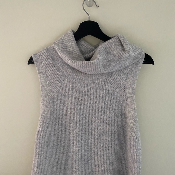 Gentle Fawn Grey Sleeveless Sweater - Picture 3 of 4